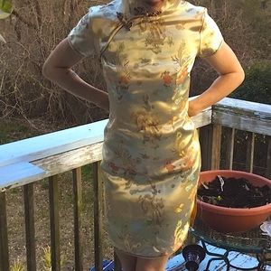 Gorgeous classic Asian dress XL  LAOGUDAI China golden dragons, low side slits,